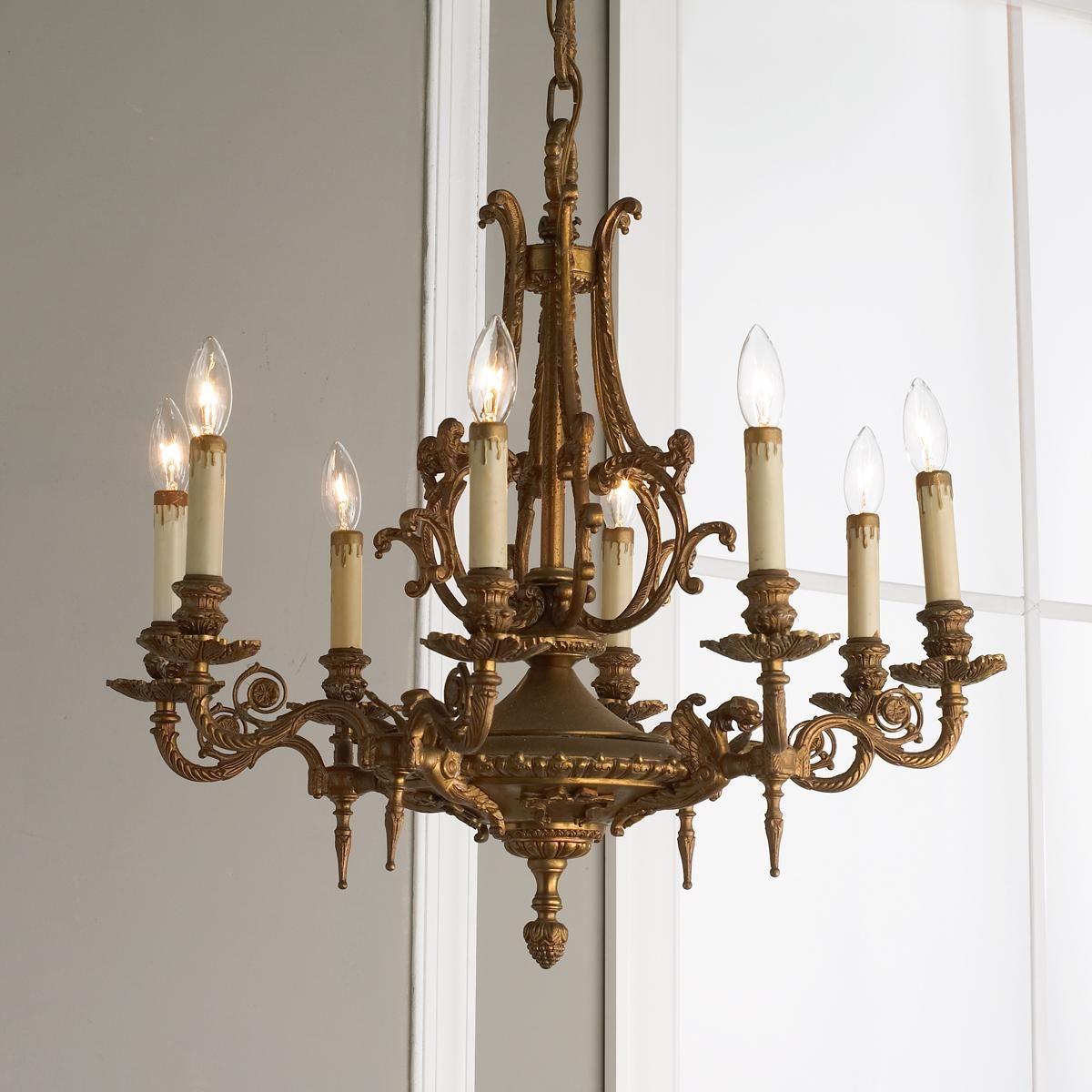 Antique Chandelier : Elegant Antique Chandelier Adds Vintage Flair to Any Room