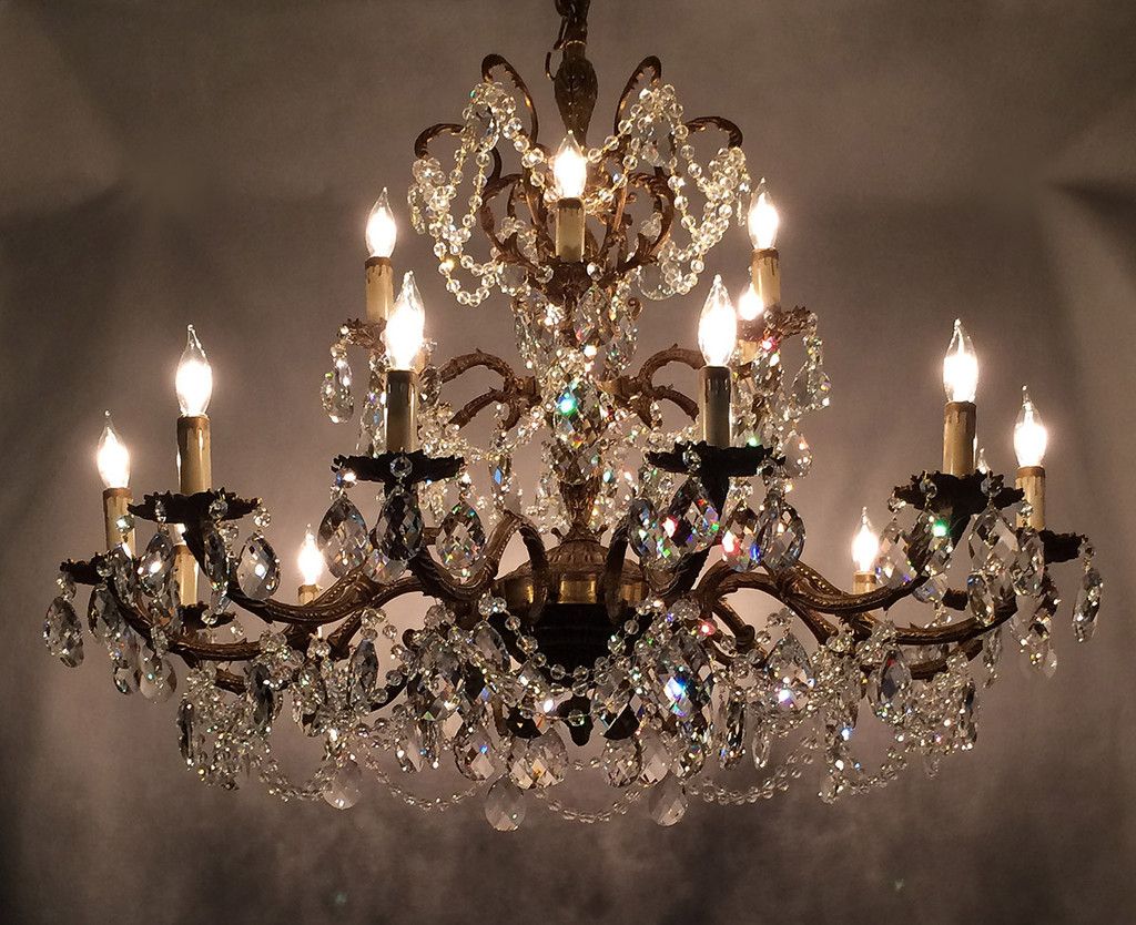 Antique Chandelier Elegant and Timeless Lighting Fixture for Your Home