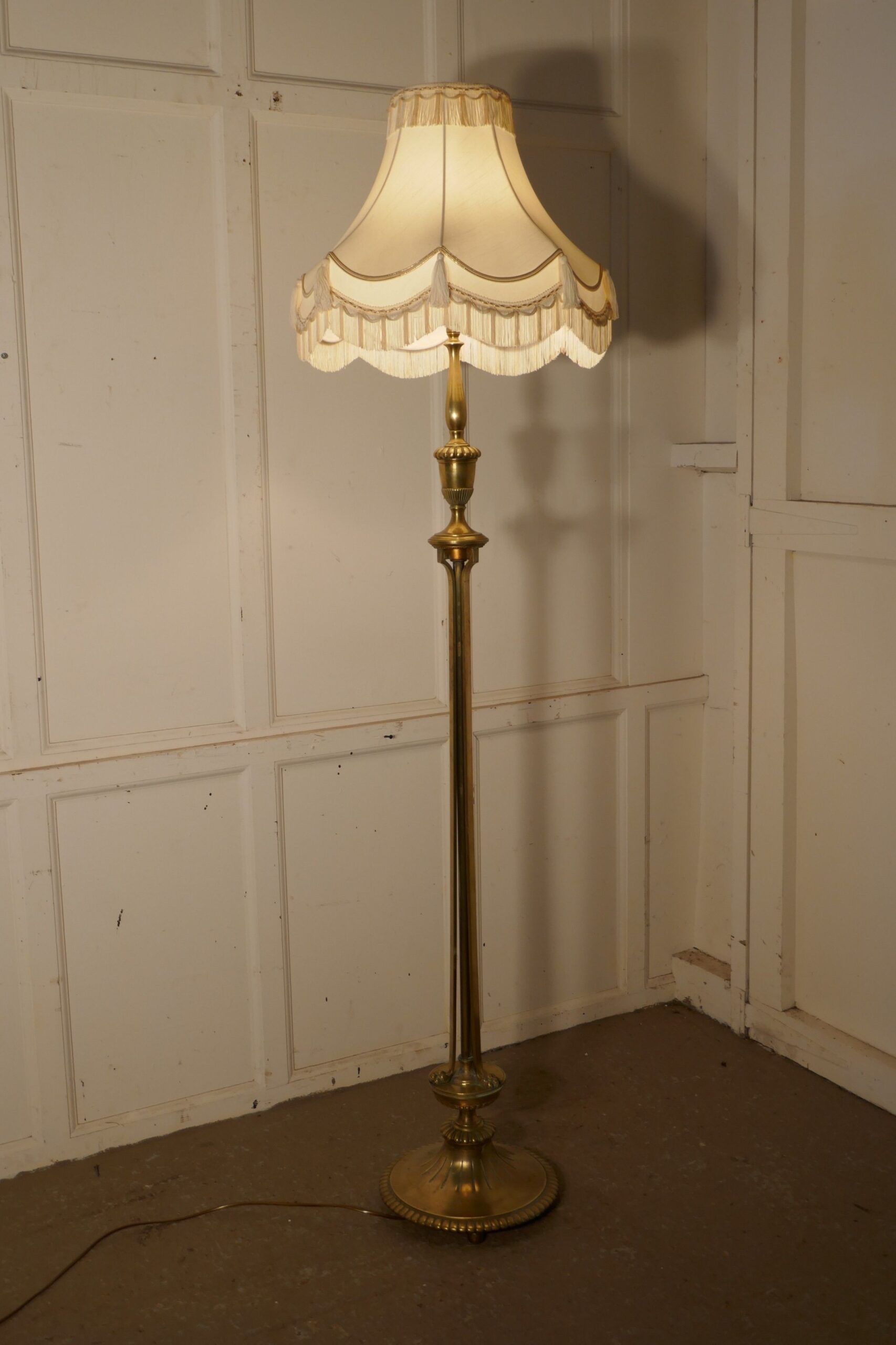 Antique Floor Lamps “Illuminate Your Home with Timeless Elegance: The Beauty of Antique Floor Lamps”