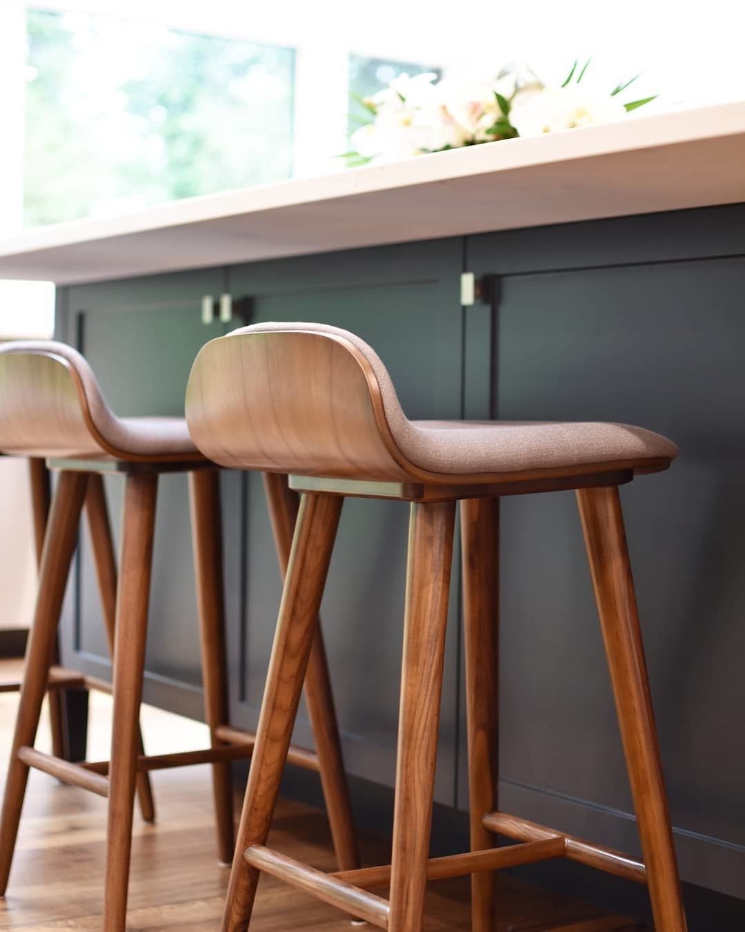 Bar Stools Enhance Your Seating Area with Stylish Height-Adjustable Seating Solutions