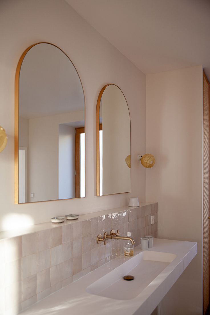 Bathroom Mirrors Benefits of Updating Your Bathroom Mirror for a Fresh Look