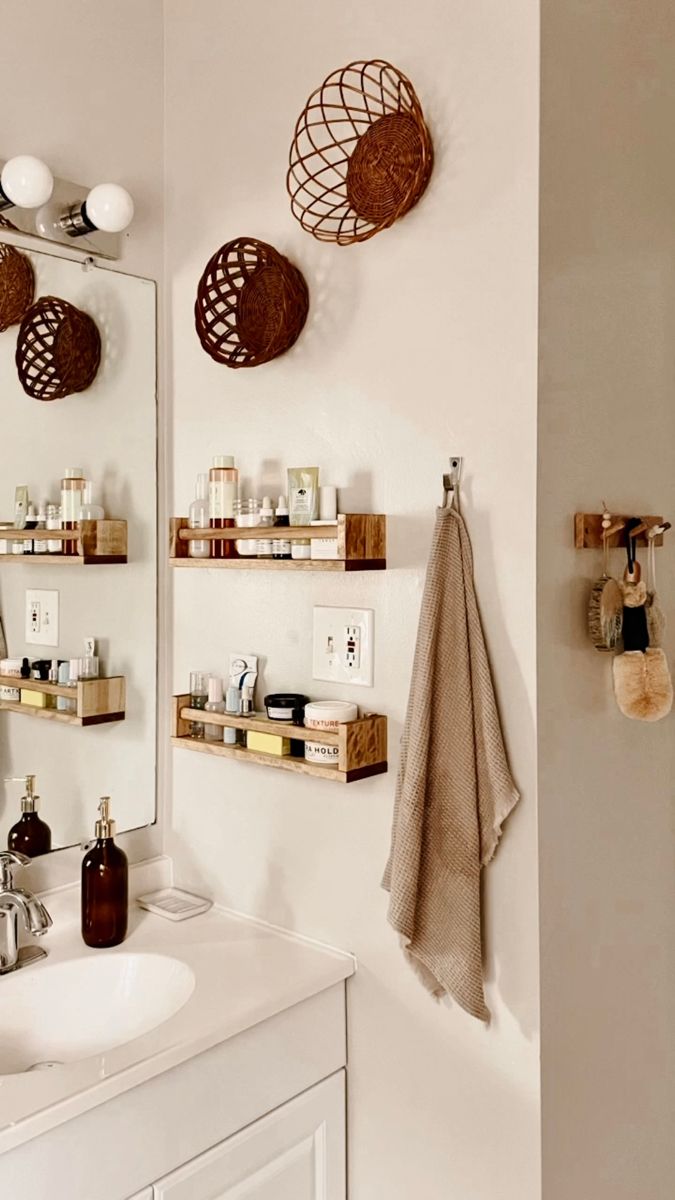 Bathroom Shelves Maximizing Storage Space in the Bathroom with Creative Organizational Solutions