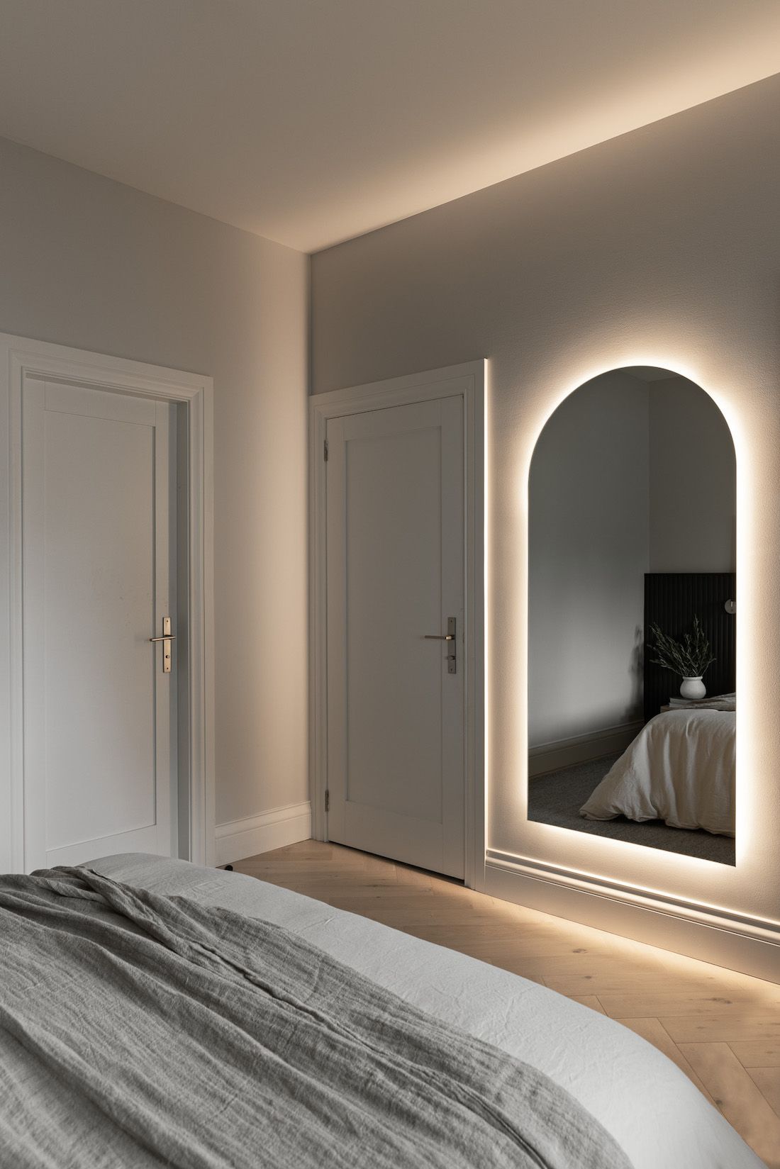 Bedroom Mirrors Stylish Ways to Enhance Your Bedroom with Mirrors