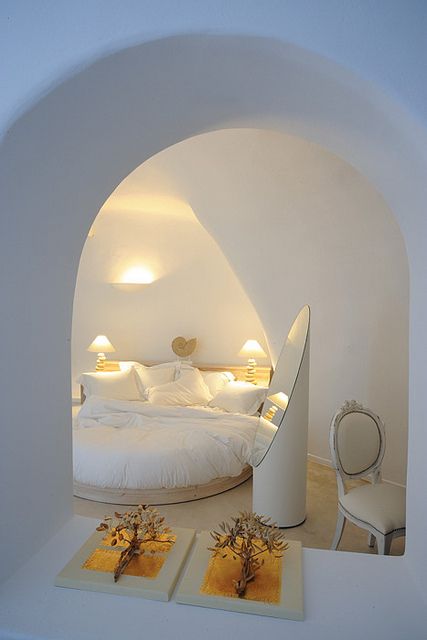 Bedroom Round Beds “Explore the Cozy and Stylish Appeal of Circular Beds for Your Room”