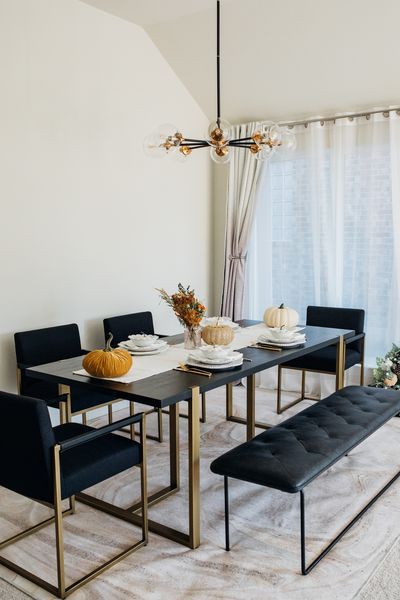 Black And Gold Dining Room Elegant and Luxurious Dining Room Decor in Black and Gold Tones