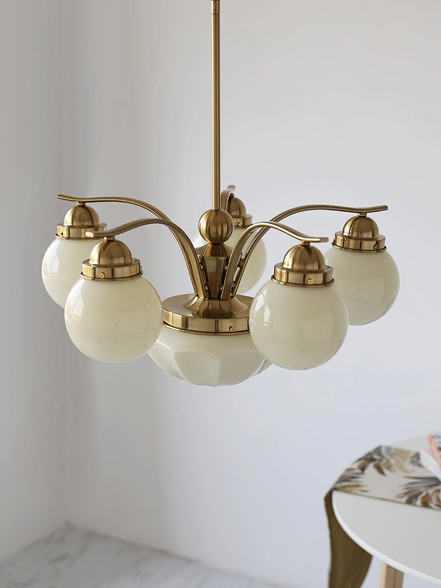 Buying Chandeliers Top Tips for Selecting the Perfect Chandelier for Your Home Décor