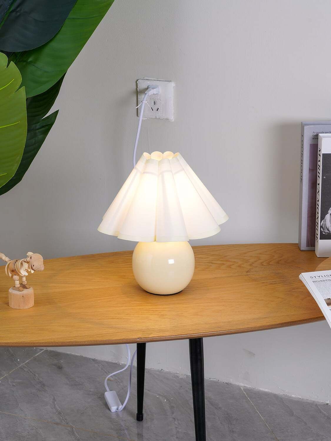 Ceramic Table Lamp Modern Elegant and Sleek Table Lamp for a Modern Home Décor