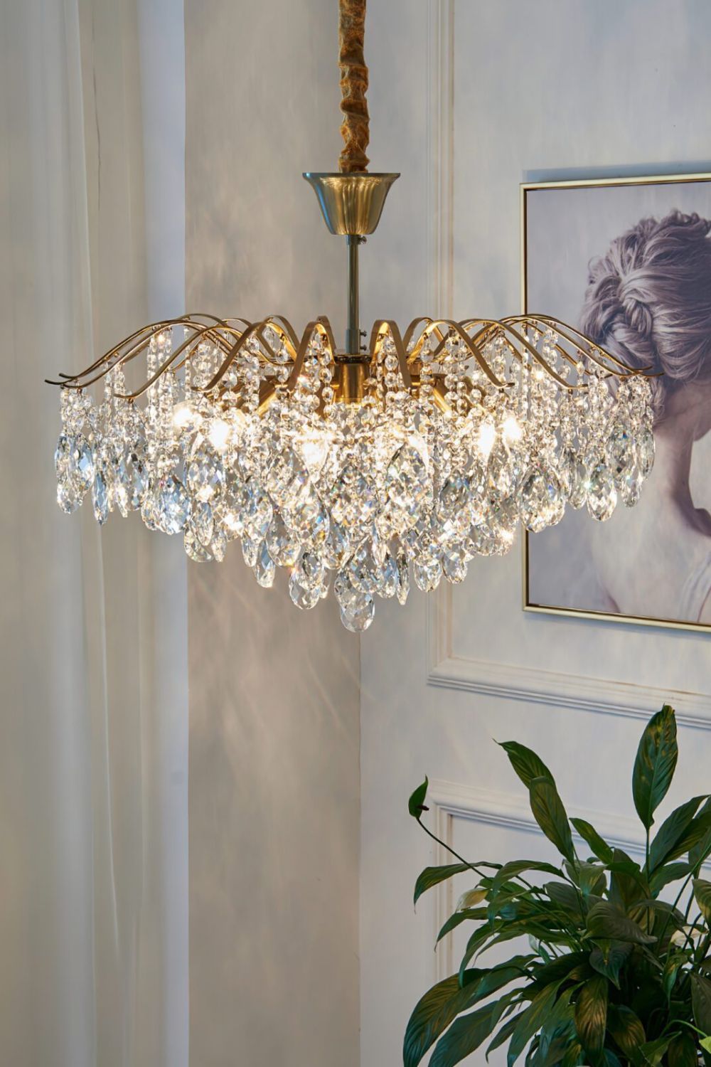 Chandelier For The Bedroom : Enhance Your Bedroom Decor With a Stunning Chandelier