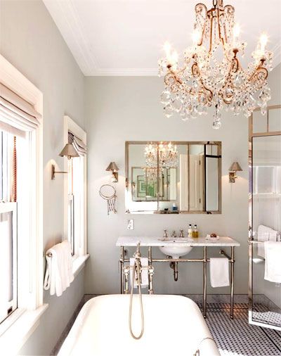 Chandelier In The Bathroom : Elegant Chandelier Adds Sparkle to Bathroom Decor