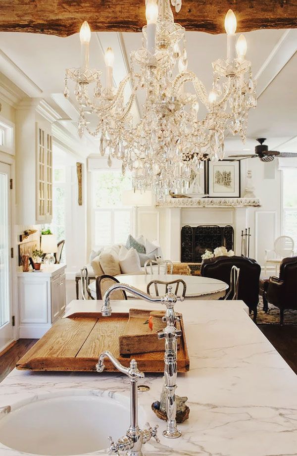 Chandelier In The Kitchen : Elegant Chandelier Adds Touch of Glamour to Kitchen Decor