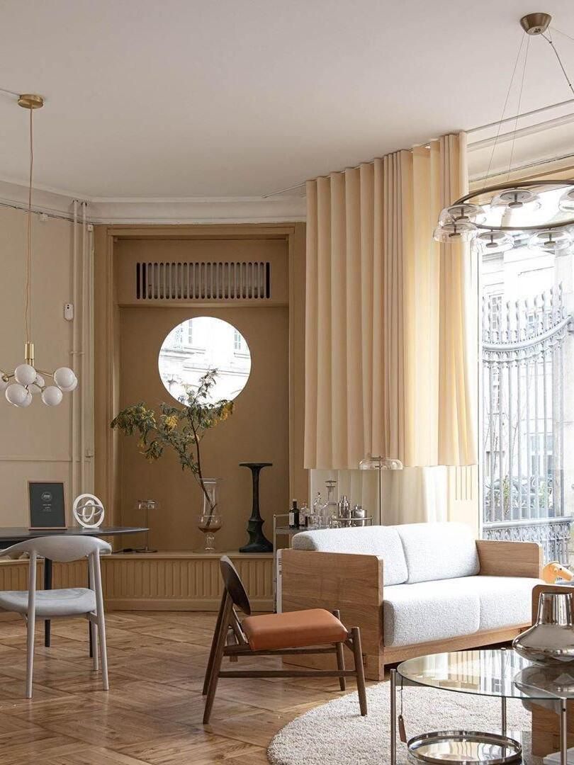 Chandeliers In The Bedroom : Elegant chandeliers elevate bedroom ambiance