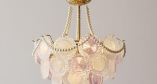 Chandeliers With Pearls