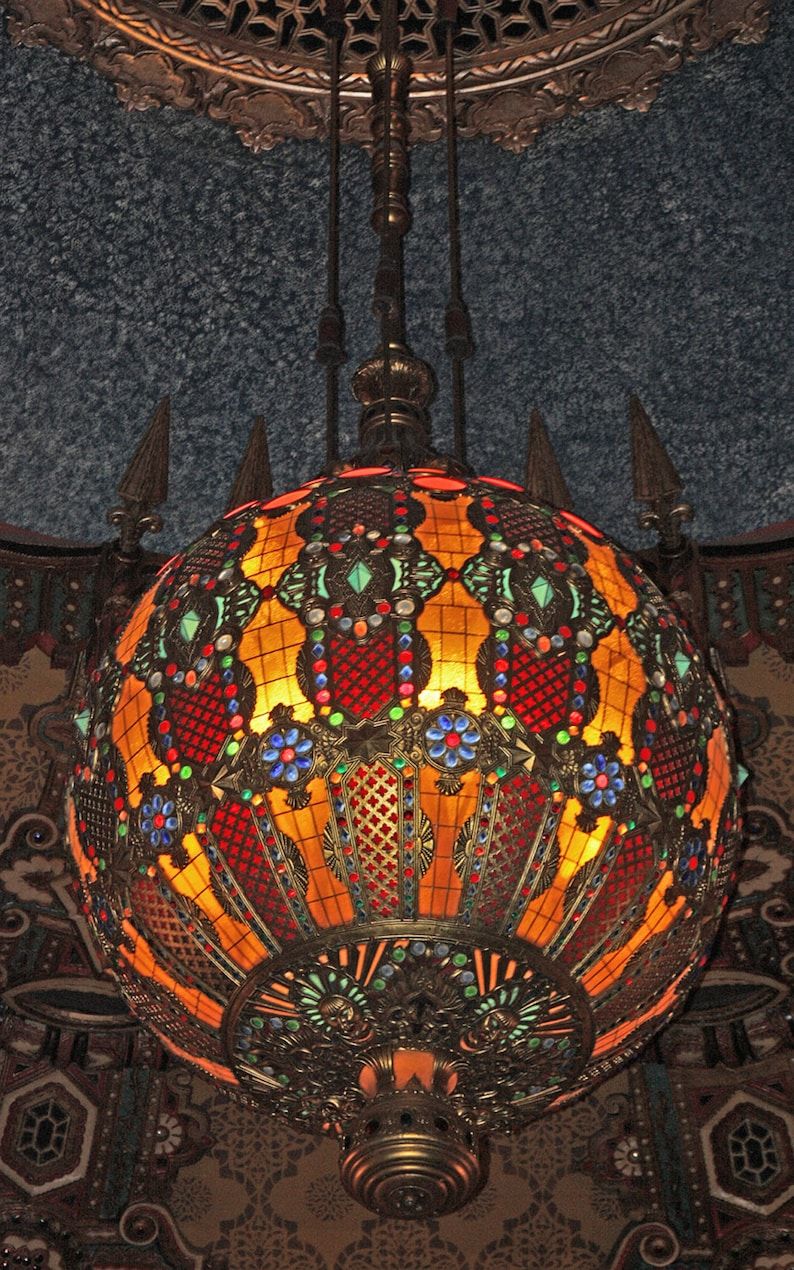 Chandeliers With Stained Glass : Stunning stained glass chandeliers add elegance to any room