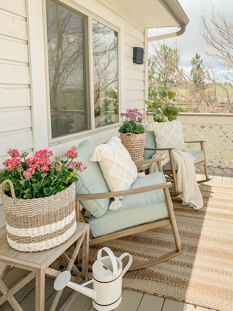 Farmhouse Balcony How to Create the Perfect Outdoor Oasis for Your Home with a Charming Country Twist