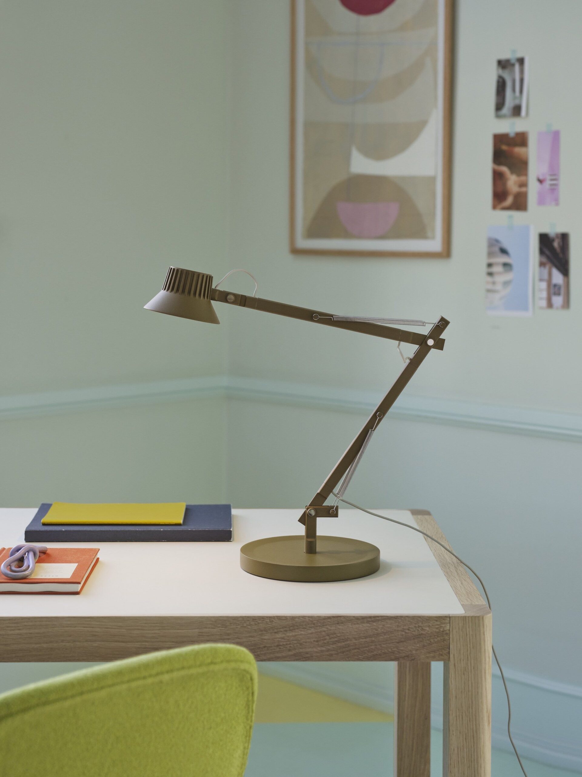 Flexible Table Lamp Adjustable Lighting Solution for Your Workspace
