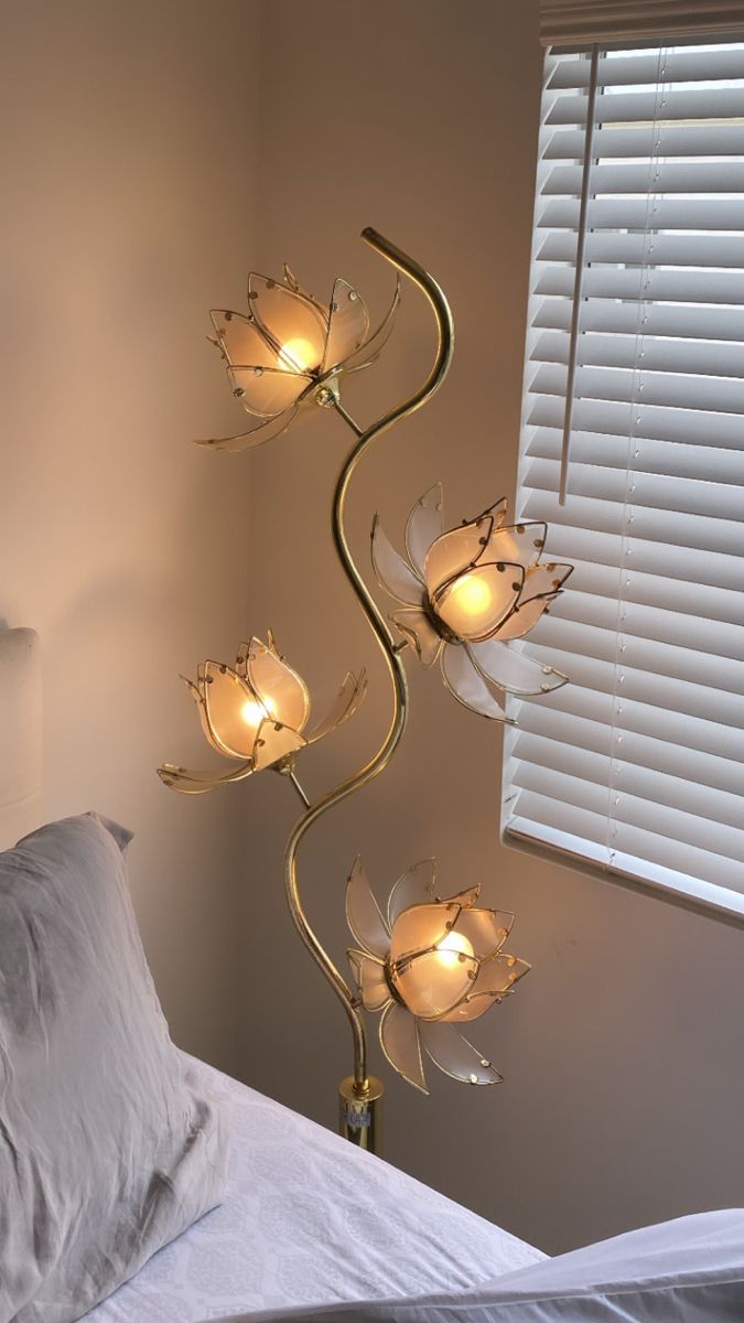 Flower Floor Lamp Elegant Lighting Fixture Adds Natural Touch to Any Room