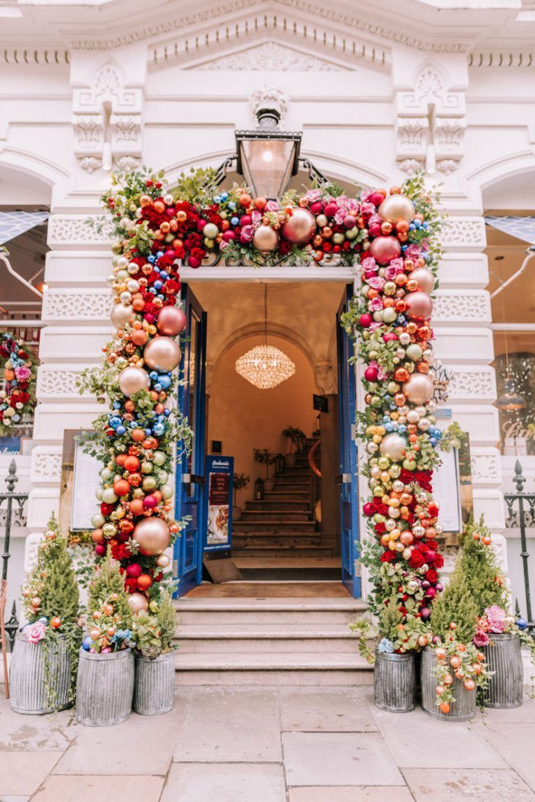 Front Door Christmas Creative Ways to Decorate Your Home Entrance for the Holidays