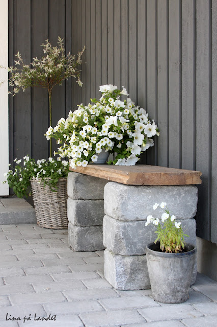 Garden Benches Transform Your Outdoor Space with Stylish Seating Options