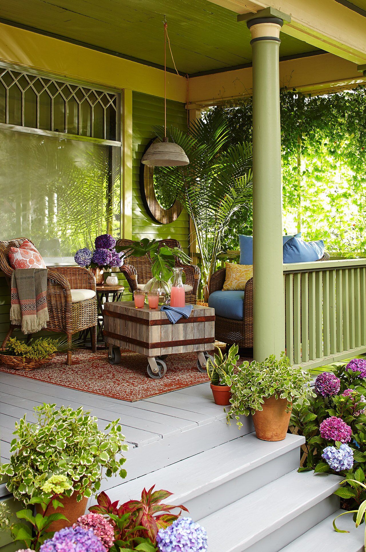 Green Porch Design : Creating a Fresh and Inviting Green Porch Design for Your Home