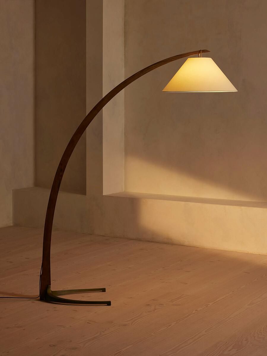 Floor Lamp Stand Modern and Stylish Lighting Solution for Any Room