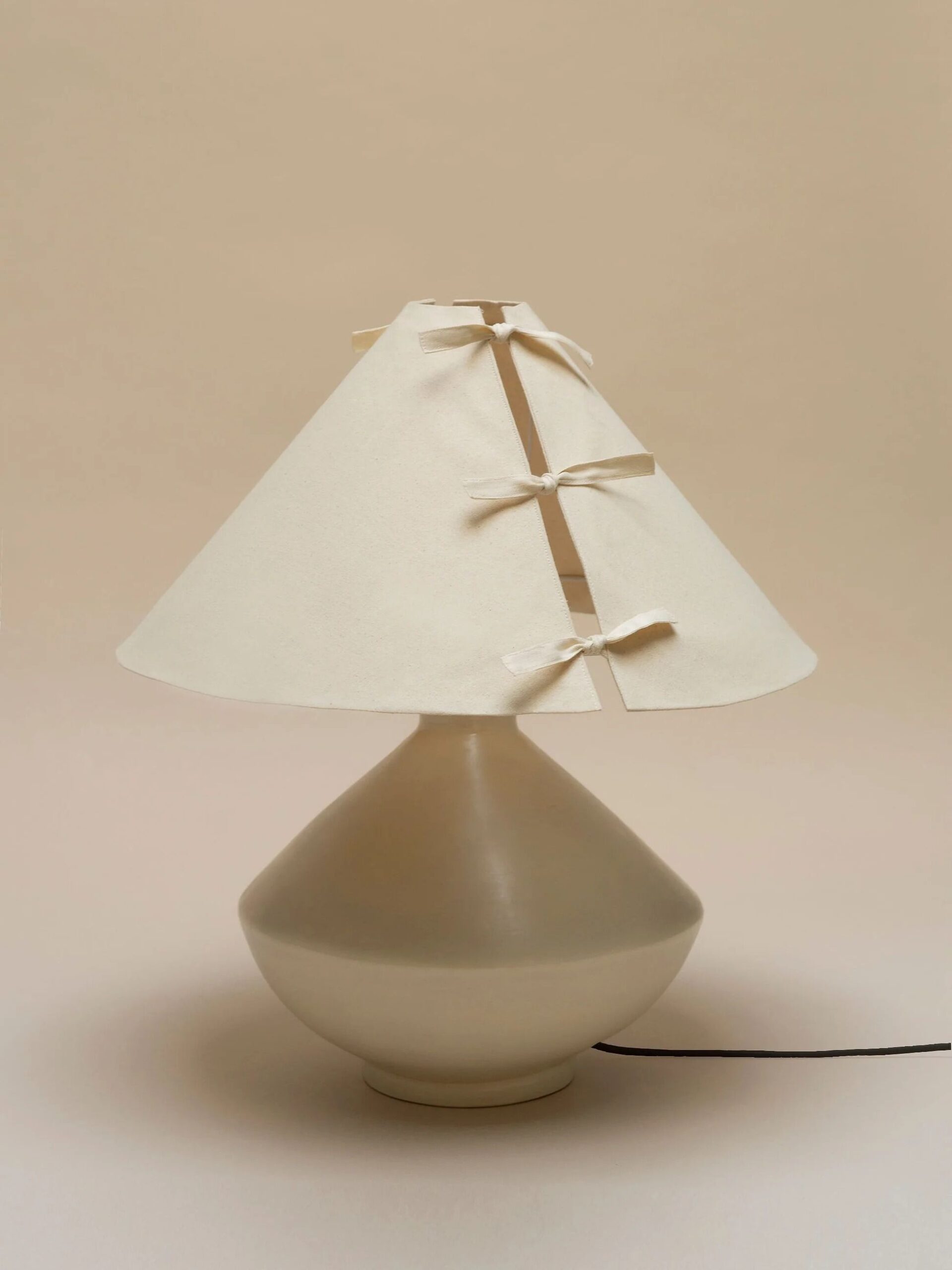 Large Table Lamps Elegant Illumination with Oversized Table Lights