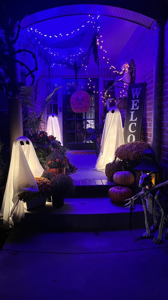 Outdoor Halloween Decorations Spooky Ways to Transform Your Yard for Halloween
