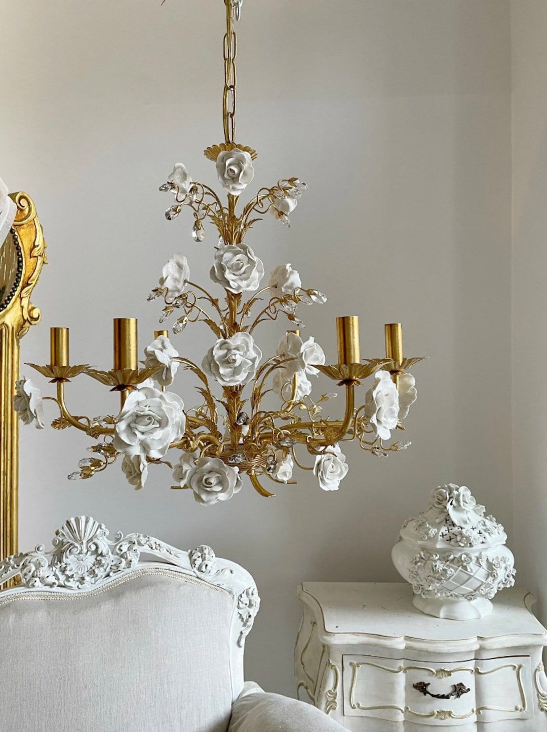 Pretty Chandeliers Stunning Light Fixtures That Add Elegance to Any Room