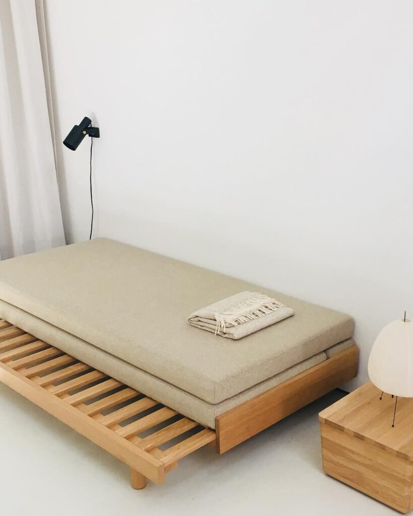 Pull-Out Bed