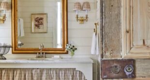 Rustic Small Bathroom Wood Decor