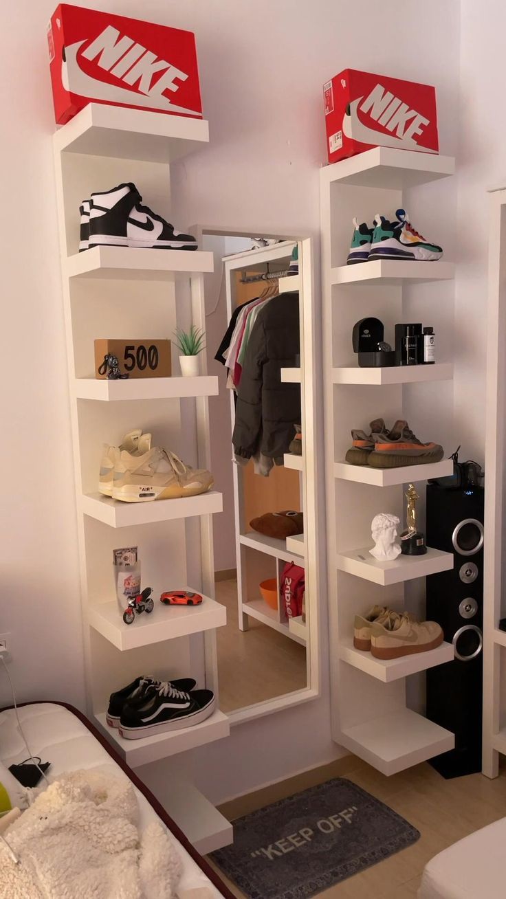 Shoe Shelves : Maximizing Your Space with Shoe Shelves for a More Organized Home