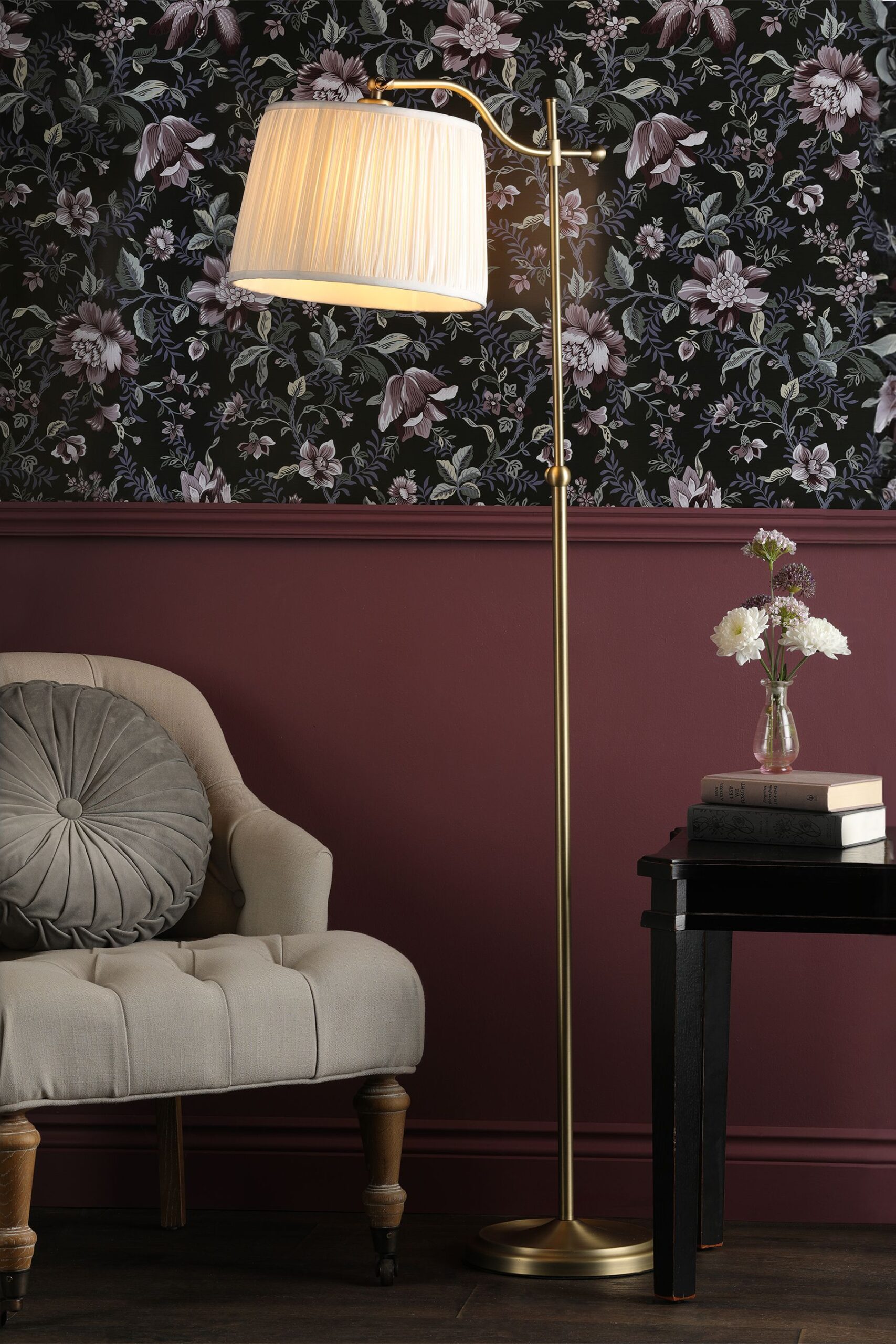 Traditional Floor Lamp Illuminate Your Space with a Timeless Standing Light Fixture