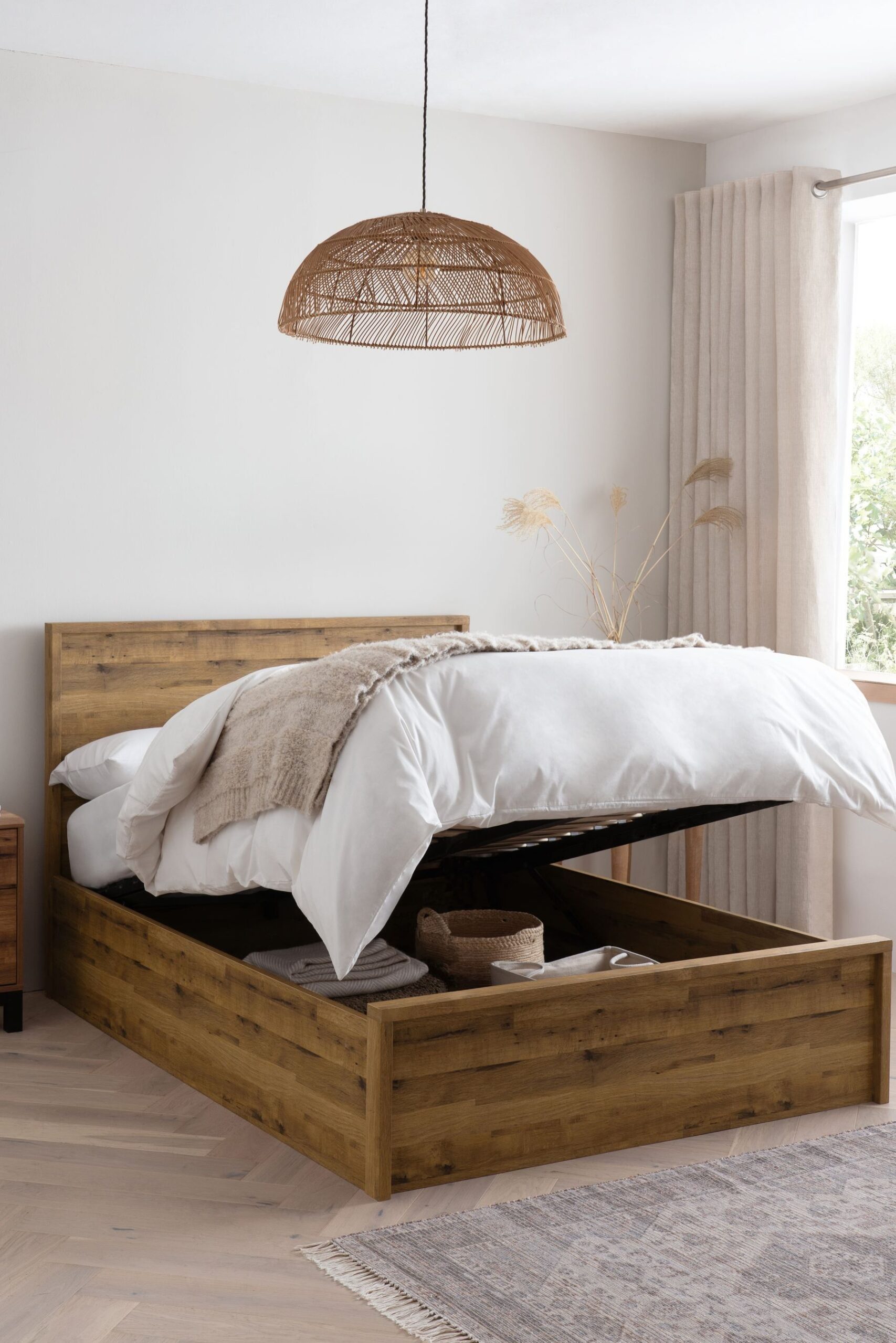 Wooden King Size Bed With Storage : Elegant Wooden King Size Bed With Storage for a Cozy Bedroom Retreat