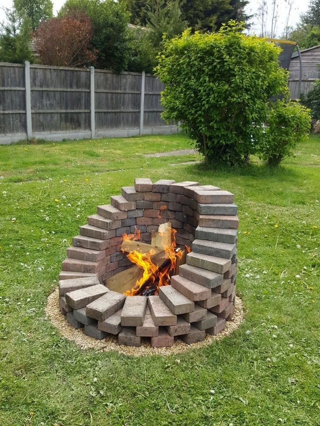 Backyard Fire Pit Ideas for Cozy Outdoor Gatherings
