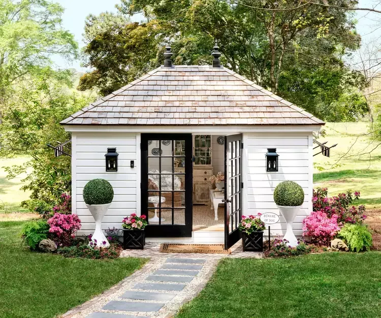 Backyard Cottage: The Perfect Addition to Your Outdoor Space