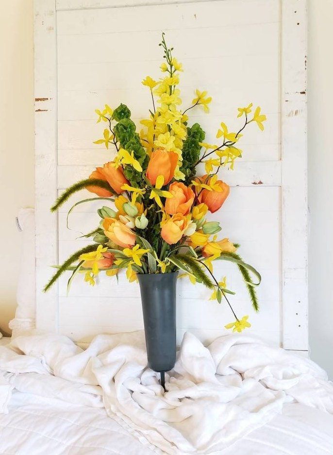 Cemetery Flowers Honoring the Departed with Thoughtful Blooms