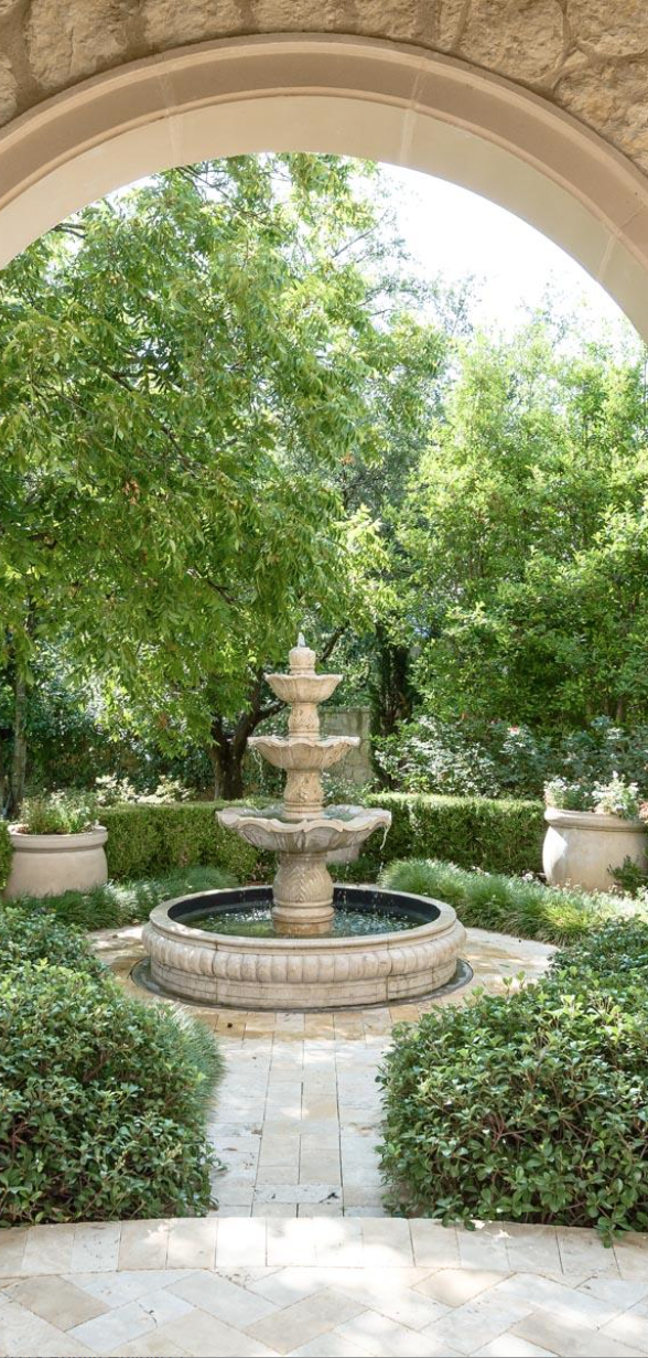 Fountains Backyard: The Perfect Addition to Your Outdoor Space