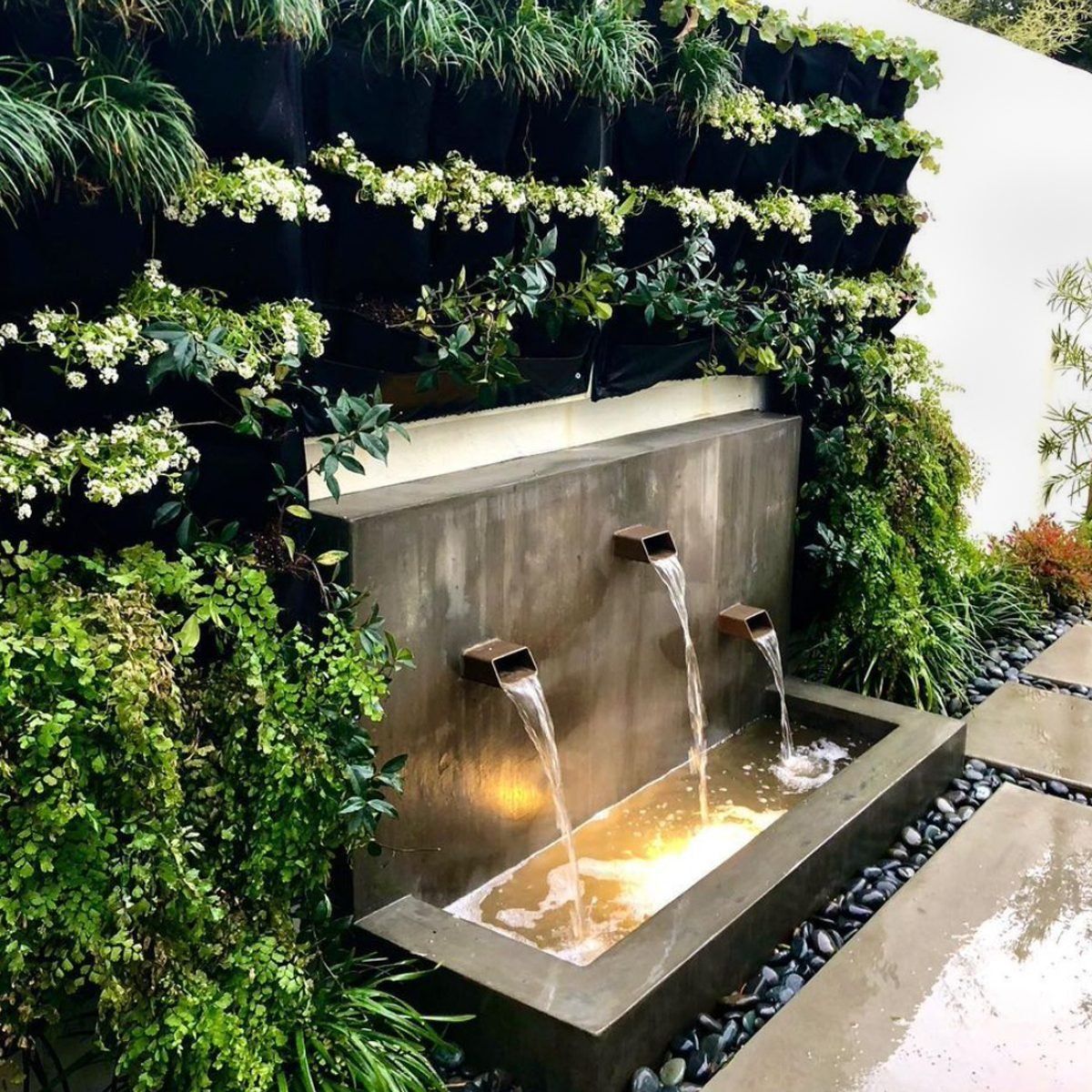 Fountains Backyard: The Perfect Outdoor Oasis