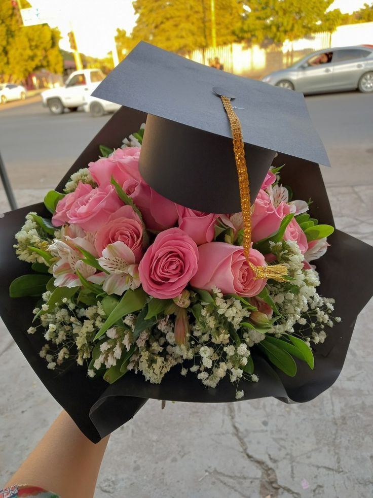 Graduation Flowers Celebrate the Big Day with Beautiful Floral Bouquets for Graduates