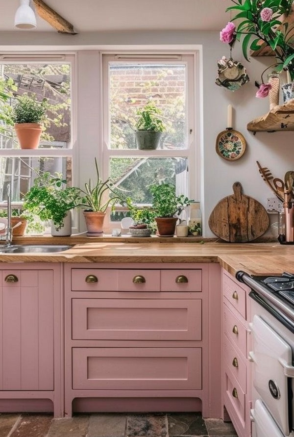 Modern vintage pink kitchen: A chic and nostalgic twist to your cooking space